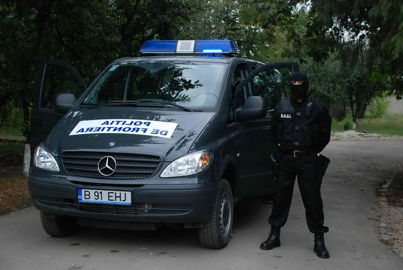 Cetățean moldovean, oprit la graniță într-un Ford neînmatriculat - 13noiembriemasinaostrov-1415903347.jpg