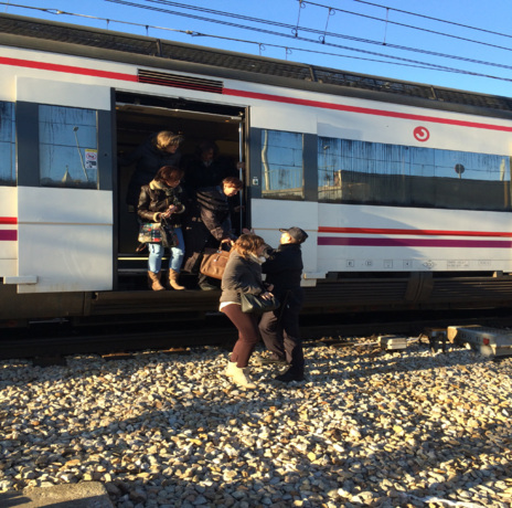 ALERTĂ, BOMBĂ! Un tren pe ruta Varșovia-Berlin, evacuat - 14202049151649-1498680358.jpg