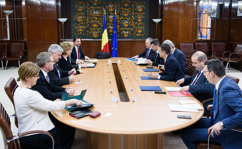 Premierul României s-a întâlnit cu reprezentanții ExxonMobil și OMV Petrom - 1488200120bigspf0223-1488218699.jpg