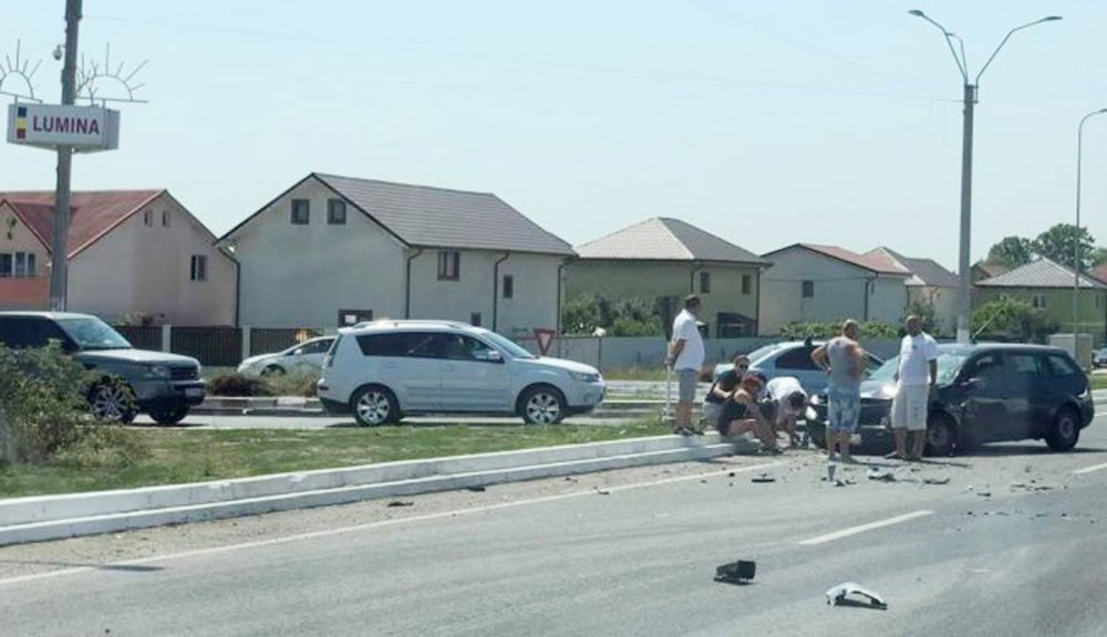 Accident rutier într-o INTERSECȚIE PERICULOASĂ din județul Constanța! - 14aprsensgiratoriulumina-1586864085.jpg