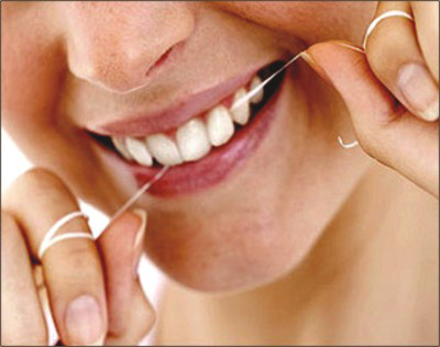 Ce riști dacă nu folosești corect ața dentară - 14octmedicul-1350219262.jpg