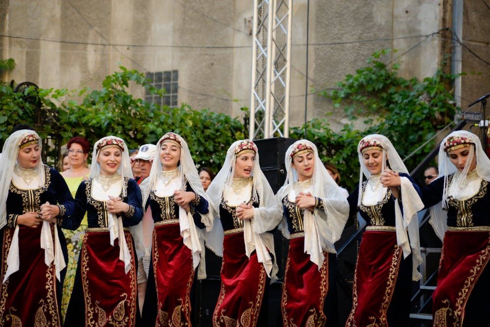 Incursiune în tradițiile armenești, la Constanța - 16-1564401561.jpg