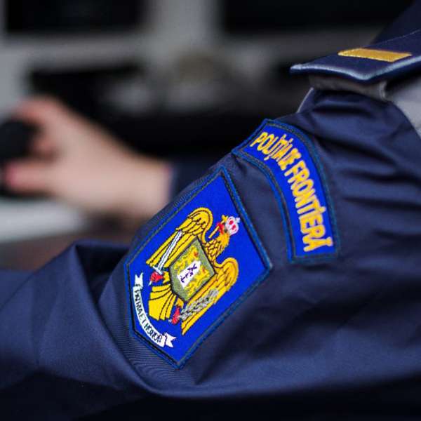 Ucraineancă depistată de poliţiştii de frontieră în trafic cu 60.000 euro, 30.000 lire sterline şi 25.000 lei - 167333795032471s2-1673711140.jpg