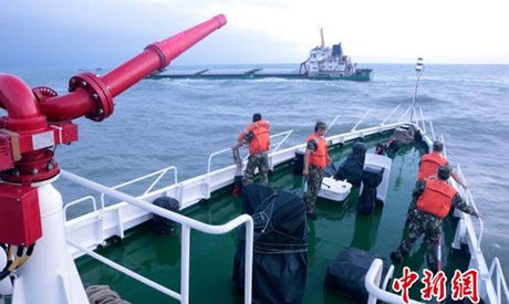 16 marinari de pe un cargou chinezesc în pericol au fost salvați - 16marinaridepeuncargouchinezesc-1508329052.jpg