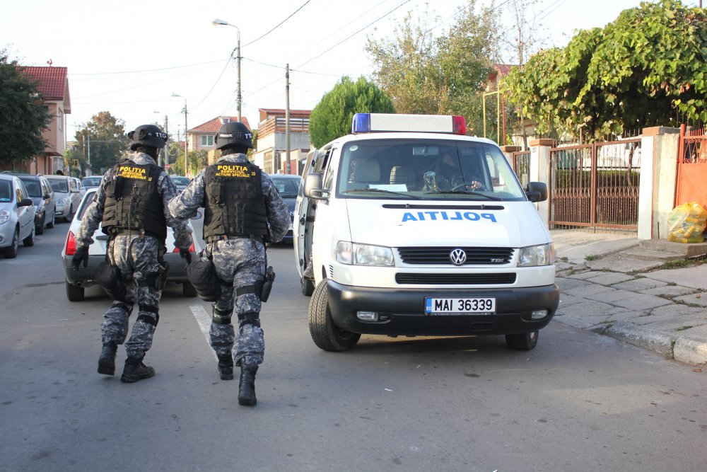 SCANDAL DE AMPLOARE în județul Constanța! 13 persoane reținute de Poliție! - 16septretinuti-1600237904.jpg