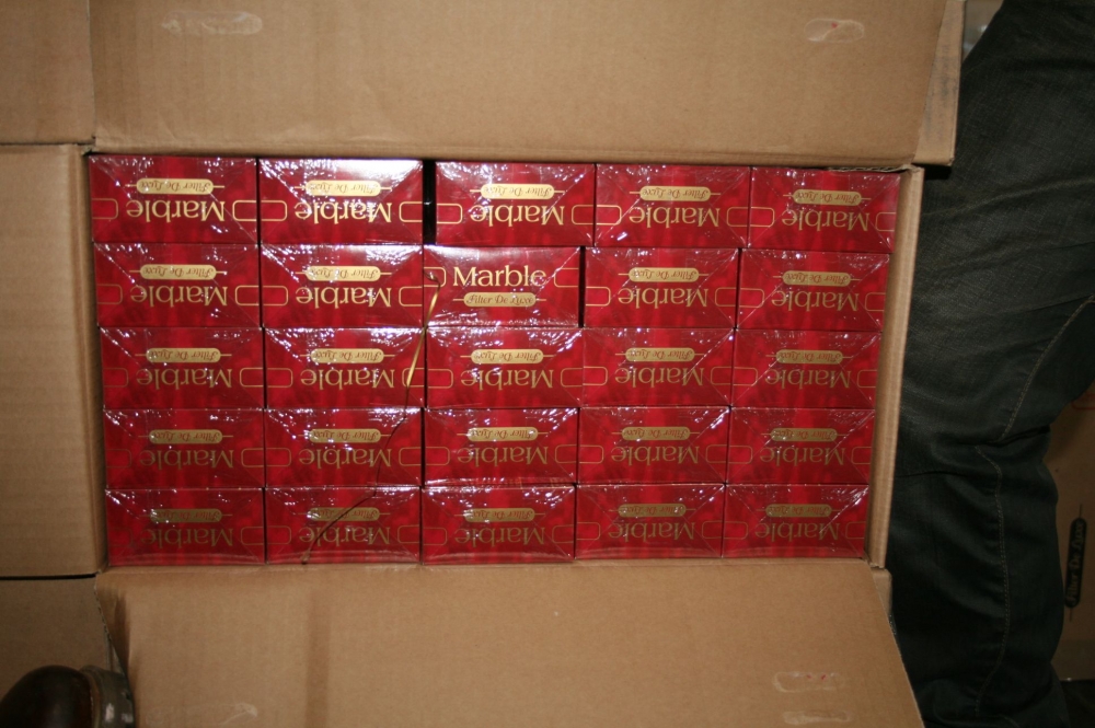 Mii de pachete cu țigări netimbrate descoperite în Portul Constanța - 1900pachetetigari-1401174290.jpg
