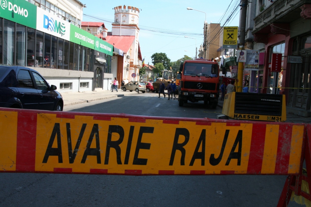 Avarie RAJA. Circulația este blocată pe strada Bolintineanu din Constanța - 1902raja131598786513329304151353-1358927918.jpg