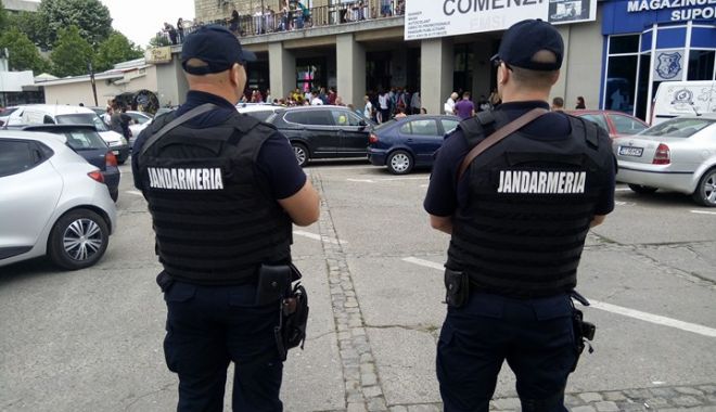 Jandarmii din Constanța, prezenți în zona Sălii Sporturilor - 19357494102095411765144073409582-1522324526.jpg