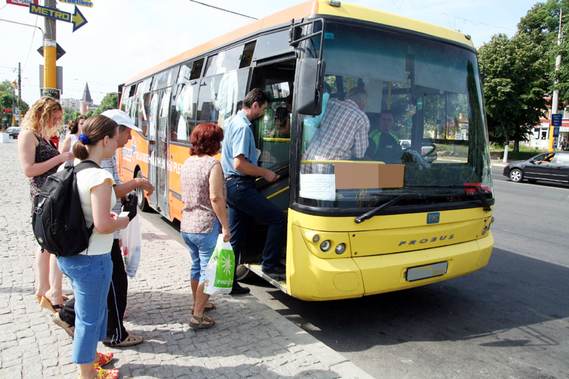Turiștii ajunși în Constanța au la dispoziție mijloace de transport către toate stațiunile de pe litoral - 197e931b3ee852997d554b092e9455cb.jpg