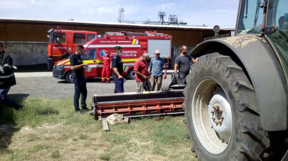 Bărbat prins sub tractor, în județul Constanța - 19augusttractor-1597827847.jpg