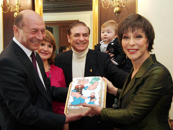 Traian Băsescu a tăiat moțul Prințului Carol Ferdinand - 1b2576dc7715a014fc207453d1e52667.jpg