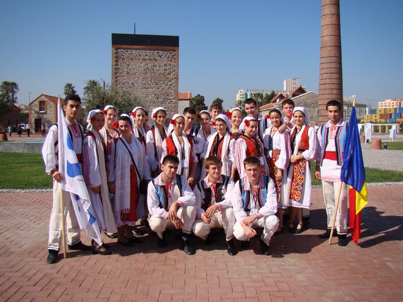 Participări internaționale ale ansamblului folcloric de la Colegiul 
