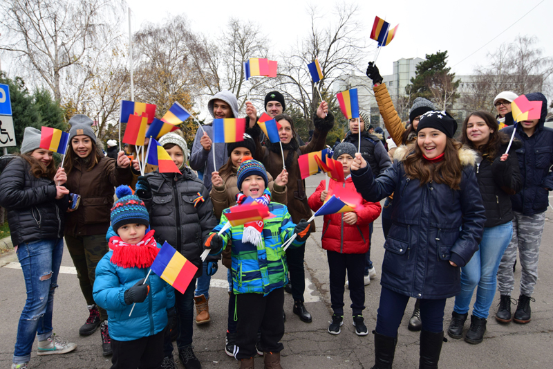 Să fim mândri că suntem români! La Mulți Ani, România! - 1decembrie-1511890487.jpg