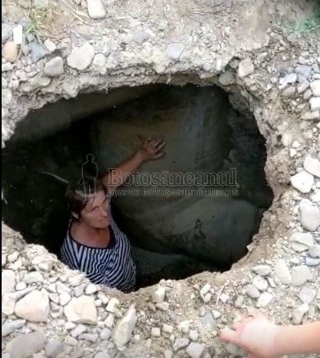 O femeie a ajuns la 3 metri sub pământ după ce s-a surpat strada pe care mergea - 1femeiecazuta3metrisubpamantdupa-1561200827.jpg