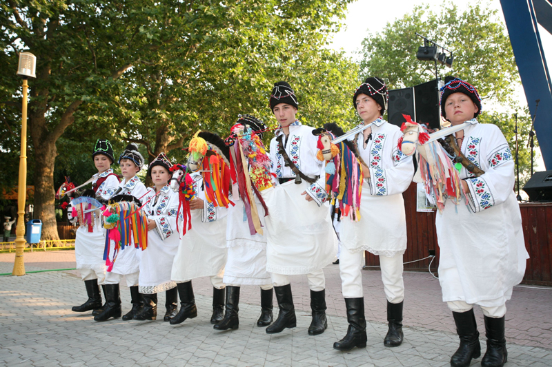 Peste 300 de folcloriști își dau întâlnire la Ciobanu - 1festivalfolclor-1321631712.jpg