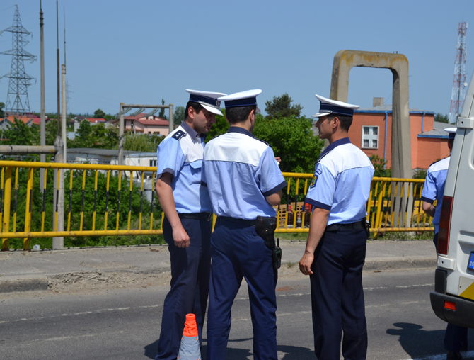 Elevi din Constanța, față în față cu polițiștii - 1politisti3-1495894606.jpg