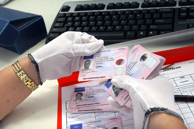 Taxele pentru permise de conducere și certificate de înmatriculare, în regim online din 1 octombrie - 2-1600172666.jpg