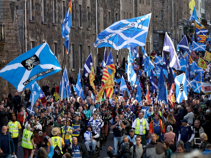 20.000 de persoane au manifestat pentru independența Scoției - 20000-1538918730.jpg