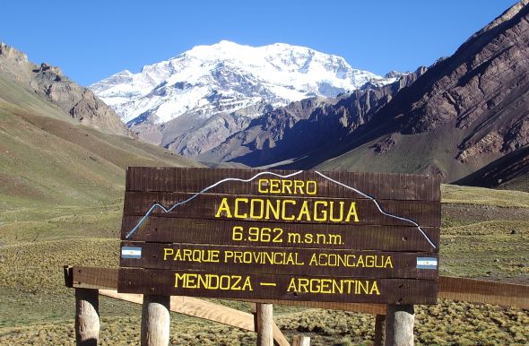 Doi alpiniști amatori din Baia Mare au escaladat vârful Aconcagua din America de Sud - 2001aconcagua-1390216389.jpg