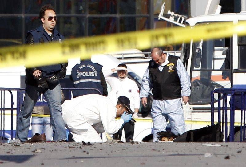 Explozia din apropierea ambasadei SUA din Ankara, atentat sinucigaș - 20101031t102239z1044973797gm1e6a-1359722798.jpg