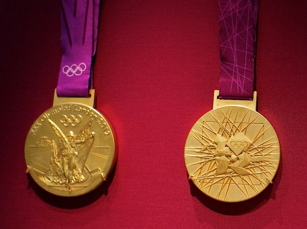 Un fost sportiv a returnat medalia olimpică de aur ca protest față de excluderea luptelor de la JO - 2012summerolympicsgoldmedal-1361381748.jpg