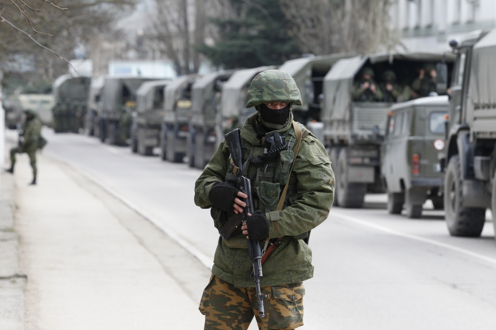 Kievul și separatiștii se acuză din nou de ÎNCĂLCAREA armistițiului. Patru militari ucraineni au fost uciși - 20140301rtr3fuyu-1410252589.jpg