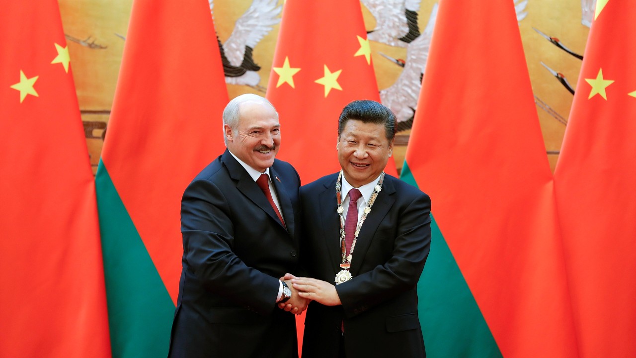 Preşedintele belarus Aleksandr Lukaşenko, într-o vizită în China - 20160929t120000z1782130389d1beue-1701592143.jpg