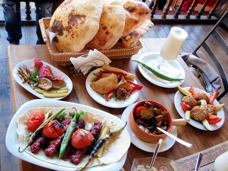 De ce este atât de sănătoasă bucătăria libaneză - 21novfondbucatlibaneza-1385051982.jpg