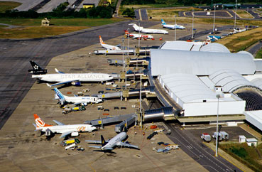 Improvizarea unui terminal într-un cort gigantic în Fortaleza - 2201fortalezacort-1390402241.jpg