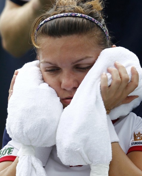Simona Halep, eliminată în sferturi de finală la Australian Open de Dominika Cibulkova - 2201halepeliminata-1390376731.jpg
