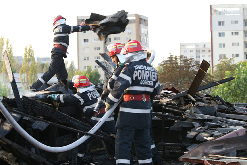 Incendiu la acoperișul unui bloc de pe bulevardul Lăpușneanu - 22f253652ad14f4171ad7385621db788.jpg