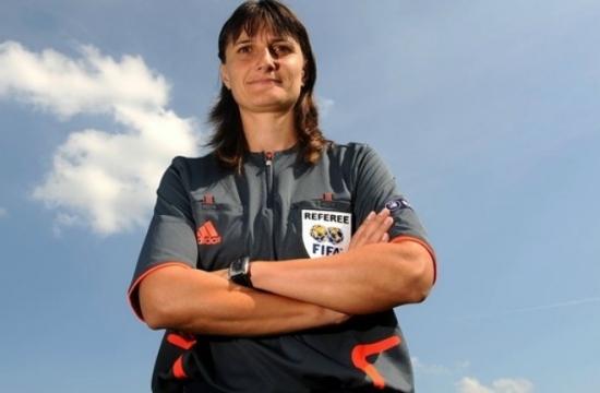 Cristina Dorcioman și Teodora Albon, printre cele mai bune arbitre de fotbal din 2013 - 2301fotbalarbitre-1390477721.jpg