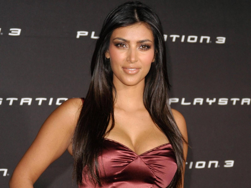 Kim Kardashian își înnebunește fanii  cu noi fotografii sexy - 23723-1345649769.jpg
