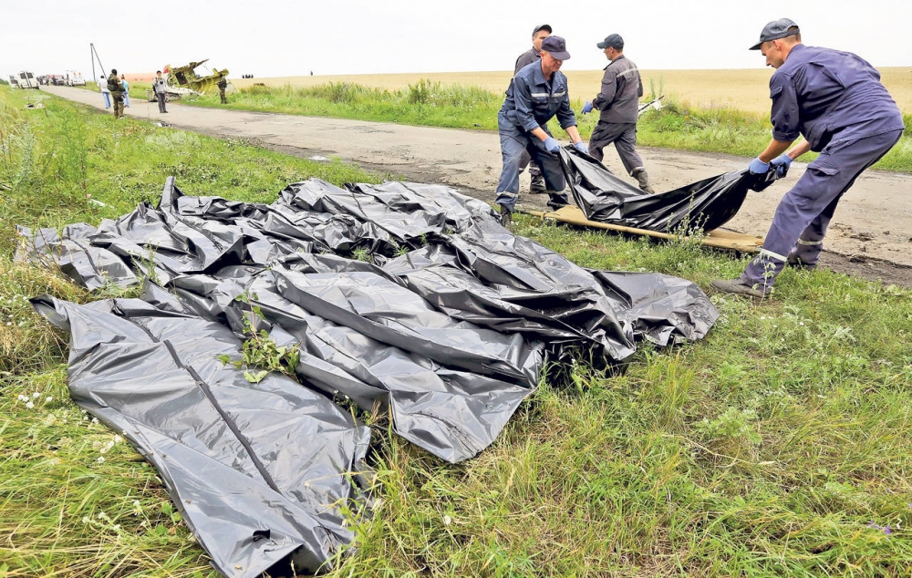Australia suspectează că multe cadavre au rămas la locul prăbușirii avionului malaysian - 23cadavre2fdca19f52-1406113761.jpg