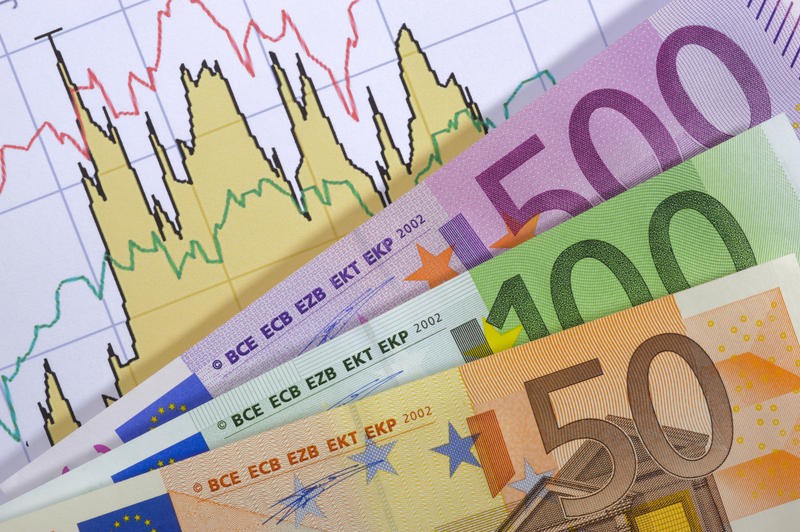 România va rambursa 13 miliarde euro în următorii doi ani. Rezervele valutare sunt în pericol! - 240303banieurografic-1351527731.jpg