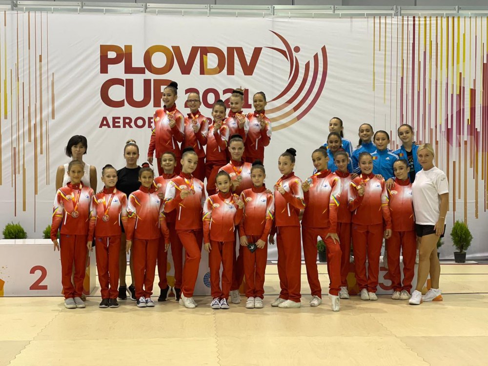 Aerobicii Farului, medaliaţi la Plovdiv Cup 2021, după o deplasare cu peripeţii - 24053562827352137534441391236025-1630319182.jpg