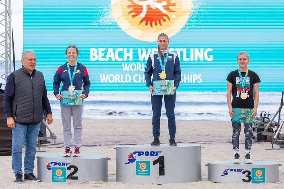 Două constănţence, medaliate cu aur la Campionatul Mondial de lupte pe plajă - 24265985334358779755570172977252-1632489064.jpg