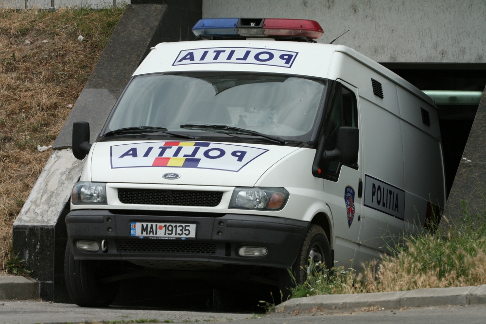 Copiii și soțiile polițiștilor răniți la serviciu, angajați de Poliția Română - 24martiecopiiipolitistilor-1395664052.jpg
