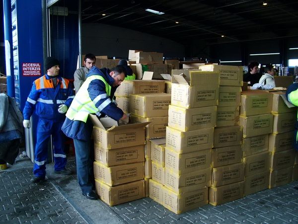 Zeci de containere aduse în portul Constanța cu acte false - 24octombrieevaziunefiscalaport-1414137599.jpg