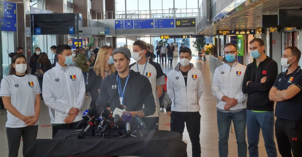 Nataţie / Delegația României participantă la Campionatul European de la Kazan s-a întors în țară - 25460147244742586592953618198325-1636374317.jpg