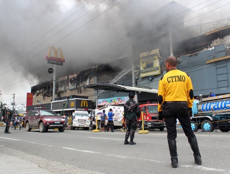 Incendiu într-un mall din Filipine: 37 de morți - 25philippinesfire1master768-1514106602.jpg