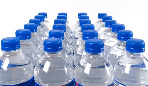 Un oraș american interzice comercializarea apei în sticle de plastic - 274872sticle-1357218383.jpg
