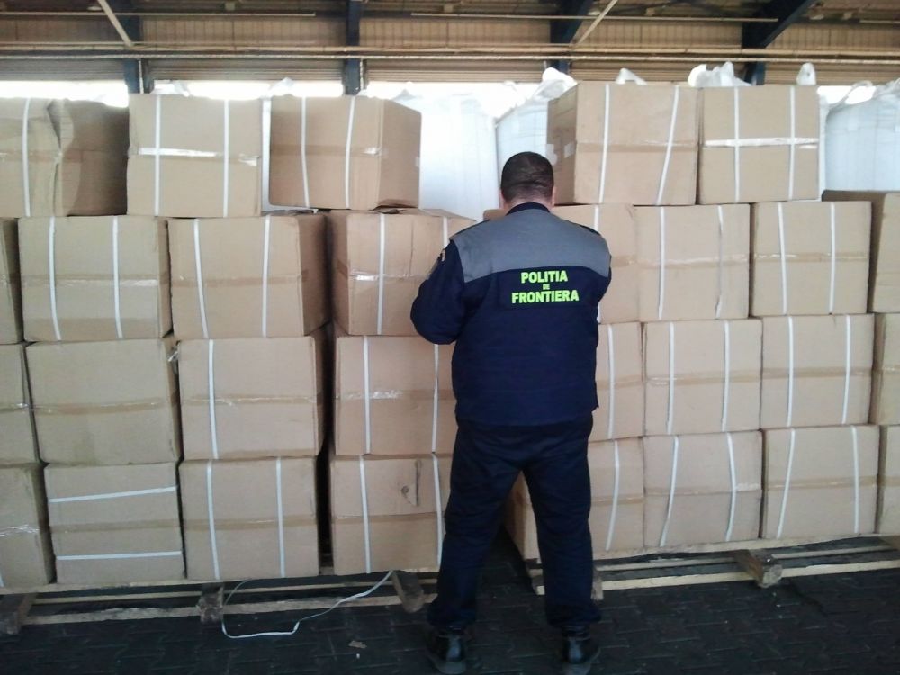 Bunuri de peste 60.000 de lei, confiscate în portul Constanța - 28augustmarfaconfiscatavama13776-1380931785.jpg