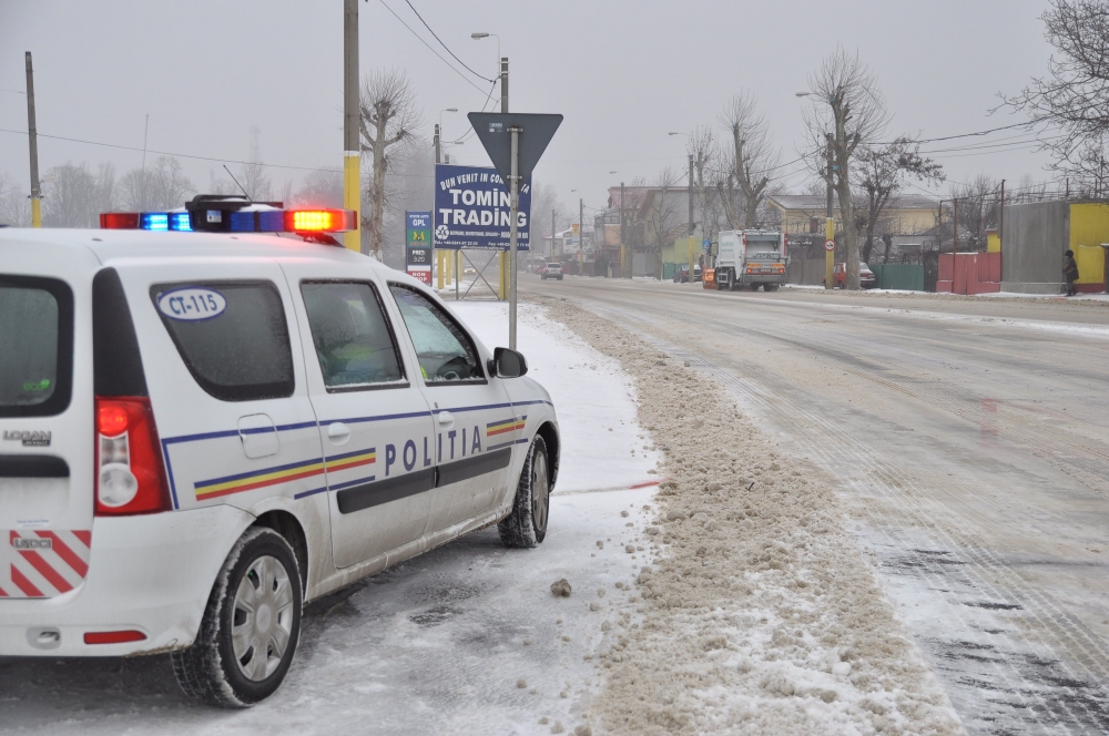 Polițiștii de la Rutieră Constanța caută mașinile fără anvelope de iarnă - 28ianuarierutieraanvelopedeiarna-1390902630.jpg
