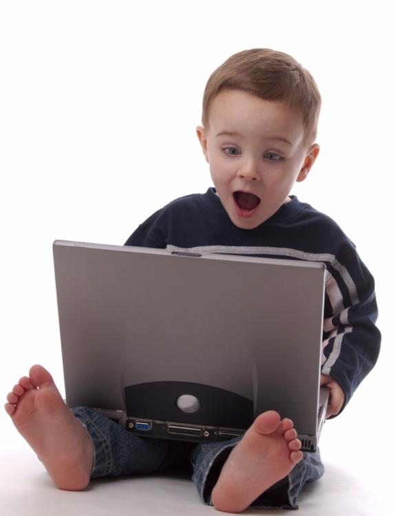 Părinții români nu controlează paginile de internet accesate de copii - 2a2298f4f0e27dffe3429c692b6a79ac.jpg