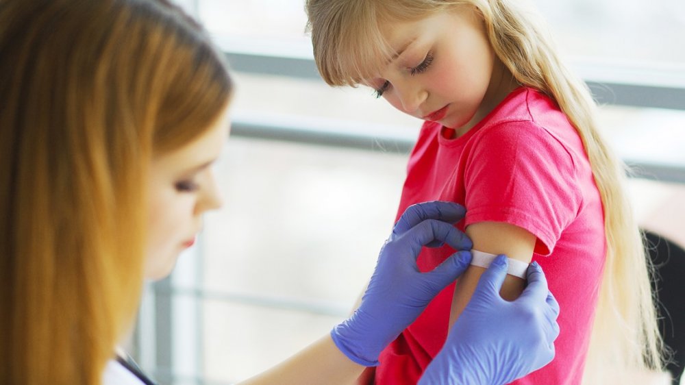 Valeriu Gheorghiță: Așteptăm ca în următoarele 2 luni să se autorizeze vaccinarea copiilor de peste 12 ani - 2a8d16ee17e245918fca471f7fb35a1d-1617205775.jpg
