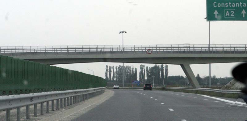 Autostrada Cernavodă-Constanța s-a înecat ca francezul la mal - 2ac233bc53744593f485e5752aaa692a.jpg