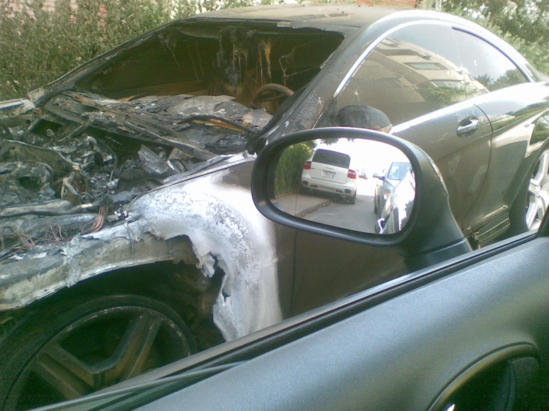 Mercedes incendiat în Faleză Nord - 2f38e266bfecbac1601445e864b1639a.jpg