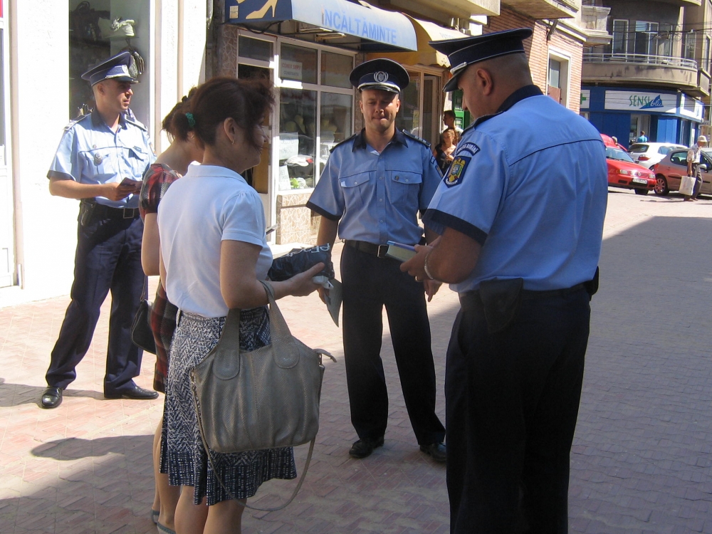 Polițiștii constănțeni, prezenți în Autogara Sud Constanța. Iată motivul - 2octombriepolitistiprevenireasfa-1412241773.jpg
