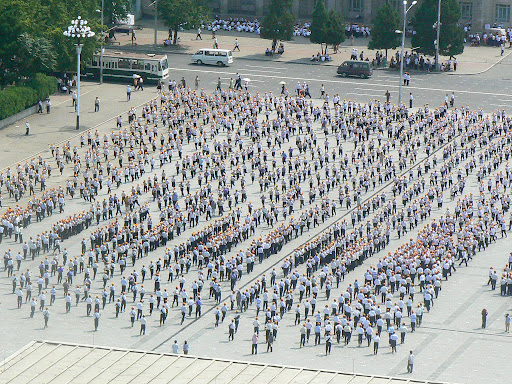 Ziua Națională în Coreea de Nord. Peste 100.000 de persoane, mobilizate. 20.000 de rezerve pentru cei care nu au executat bine mișcările ori au ratat sincronizările - 2pregatireadeziuanationala-1347279453.jpg